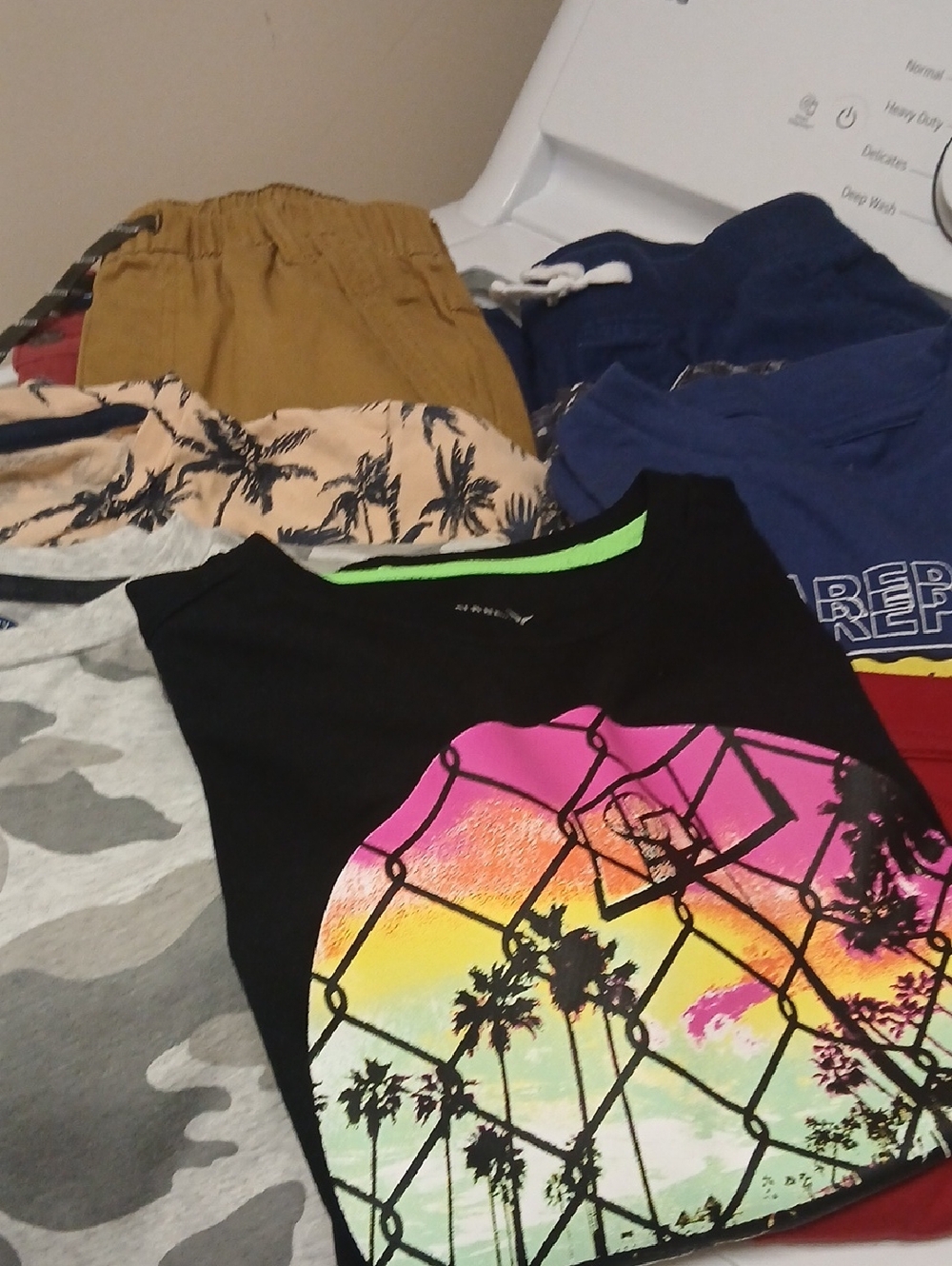 BOYS LOT, BUNDLE OF 10 PC CLOTHING ITEMS, SEE DESCRIPTION, SIZE 10-12 AND OTHERS